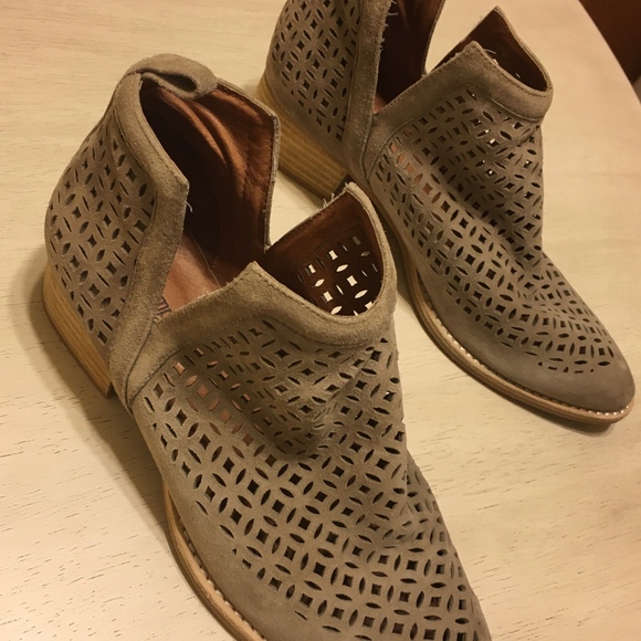 Jeffrey Campbell Taupe Suede Booties - Picture 3 of 4